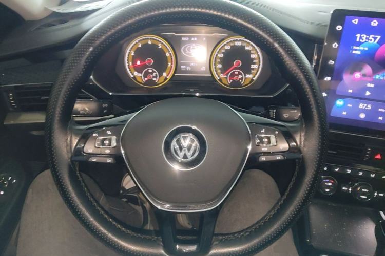 Used Volkswagen Passat 2019 330TSI Elite Edition China VI Steering Wheel