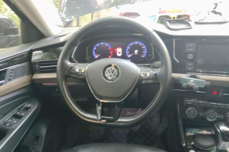 Used Volkswagen Passat 2019 330TSI Luxury Edition China VI Standard Steering Wheel