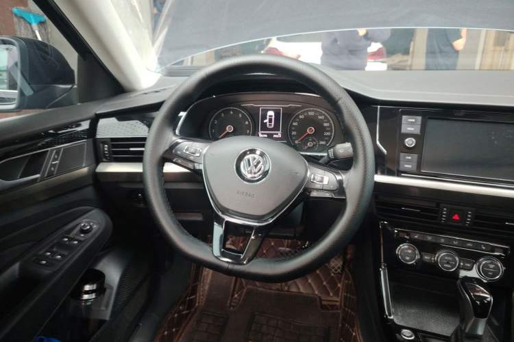 Used Volkswagen Passat 2019 330TSI Elite Edition China VI Steering Wheel