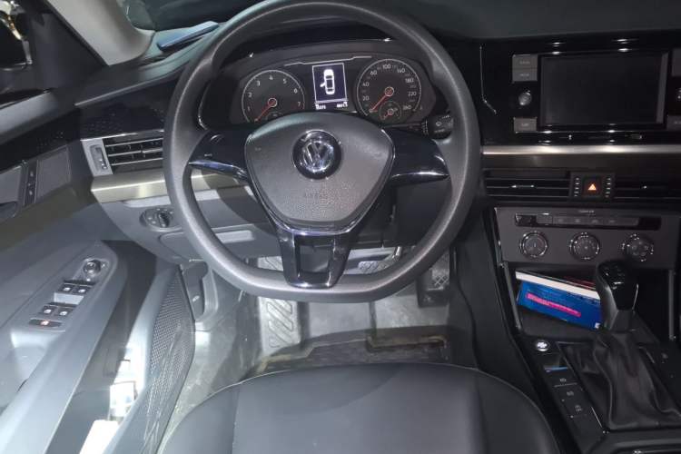 Used Volkswagen Passat 2019 280TSI Business Edition China VI Steering Wheel