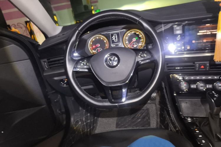 Used Volkswagen Passat 2019 330TSI Elite Edition China VI Steering Wheel