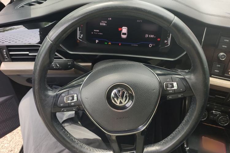 Used Volkswagen Passat 2019 330TSI Luxury Edition China VI Standard Steering Wheel