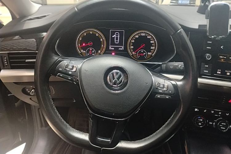 Used Volkswagen Passat 2019 330TSI Elite Edition China VI Steering Wheel
