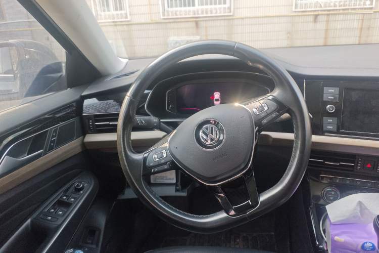 Used Volkswagen Passat 2019 330TSI Luxury Edition China VI Standard Steering Wheel