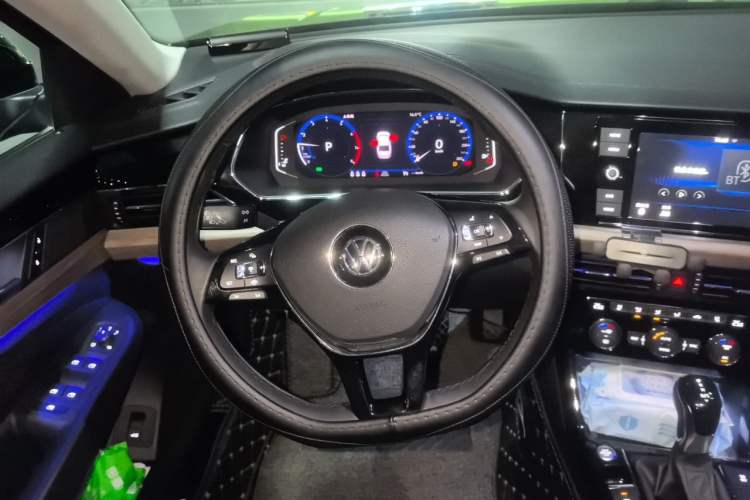 Used Volkswagen Passat 2019 330TSI Luxury Edition China VI Standard Steering Wheel