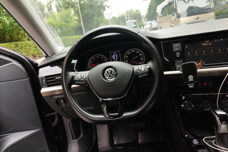 Used Volkswagen Passat 2019 330TSI Elite Edition China VI Steering Wheel