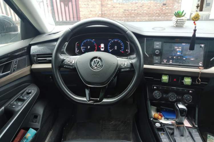 Used Volkswagen Passat 2019 330TSI Luxury Edition China VI Standard Steering Wheel
