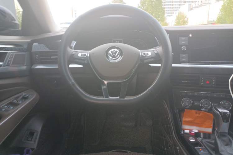 Used Volkswagen Passat 2019 330TSI Elite Edition China VI Steering Wheel