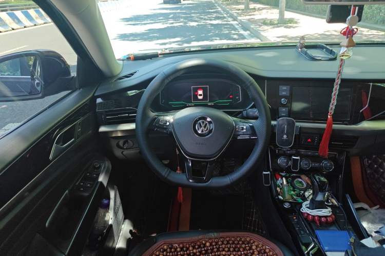 Used Volkswagen Passat 2019 330TSI Elite Edition China VI Steering Wheel
