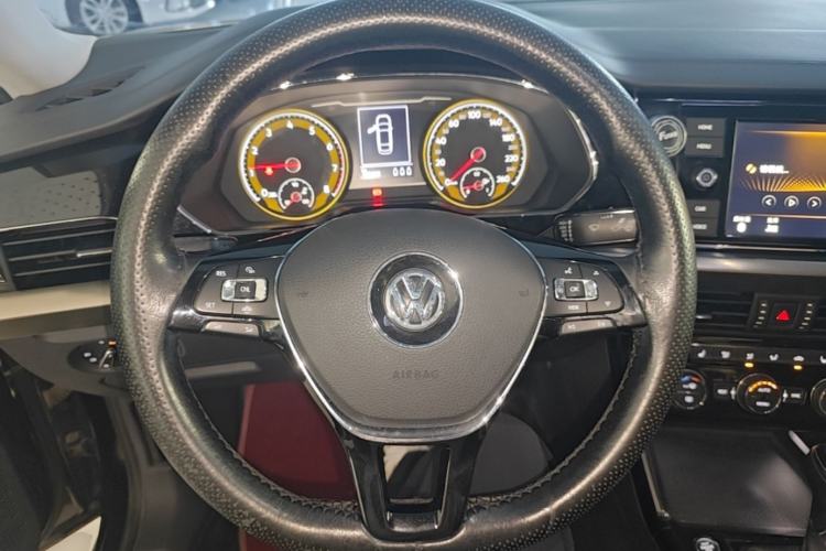 Used Volkswagen Passat 2019 330TSI Elite Edition China VI Steering Wheel