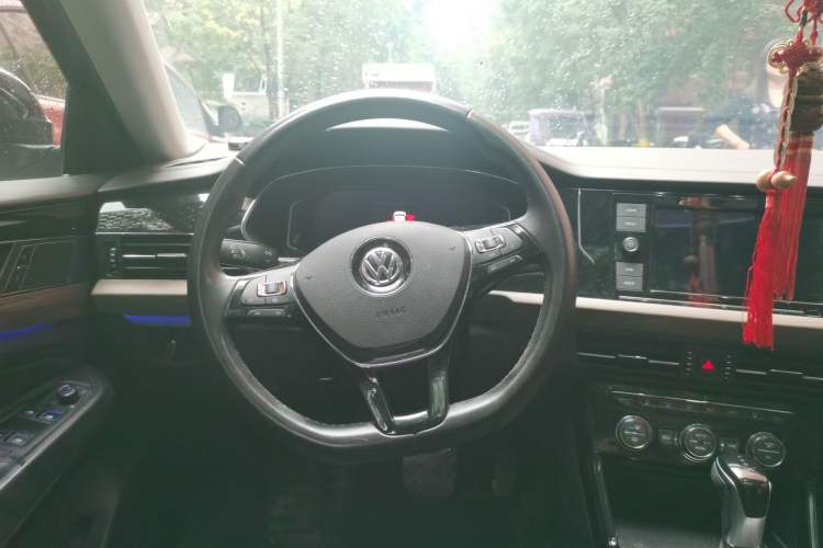 Used Volkswagen Passat 2019 330TSI Luxury Edition China VI Standard Steering Wheel