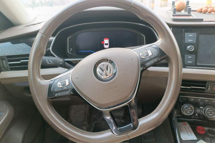 Used Volkswagen Passat 2019 330TSI Luxury Edition China VI Standard Steering Wheel