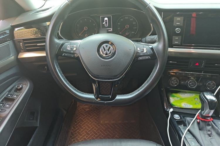 Used Volkswagen Passat 2019 330TSI Elite Edition China VI Steering Wheel