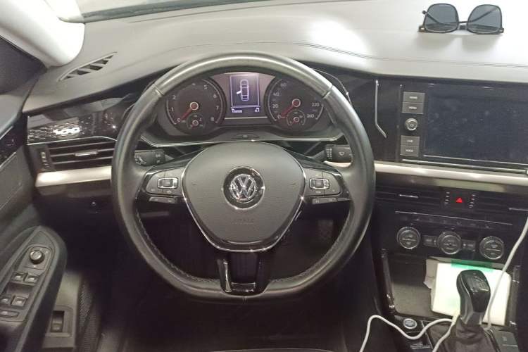 Used Volkswagen Passat 2019 330TSI Elite Edition China V Standard Steering Wheel