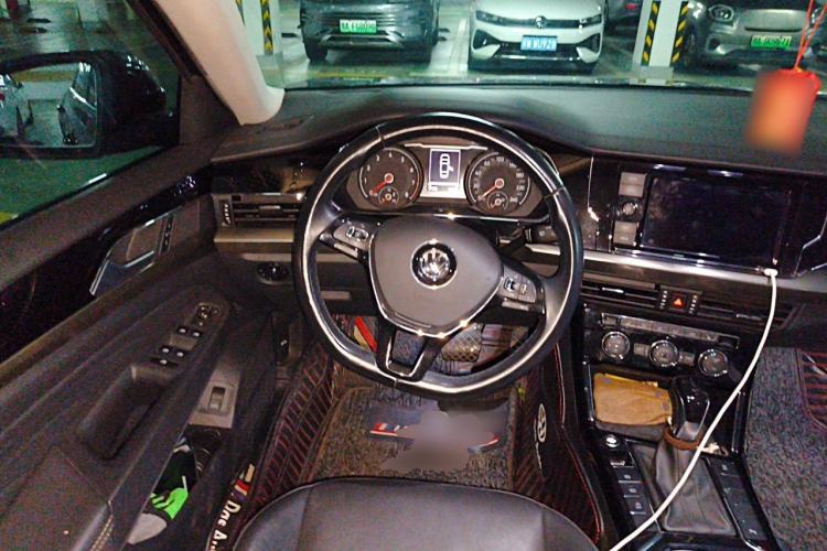 Used Volkswagen Passat 2019 330TSI Elite Edition China VI Steering Wheel