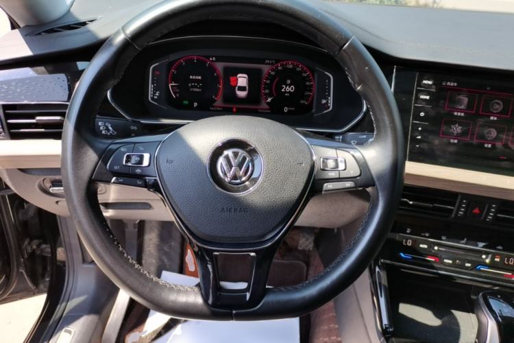Used Volkswagen Passat 2019 330TSI Luxury Edition China VI Standard Steering Wheel