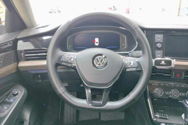 Used Volkswagen Passat 2019 330TSI Luxury Edition China VI Standard Steering Wheel