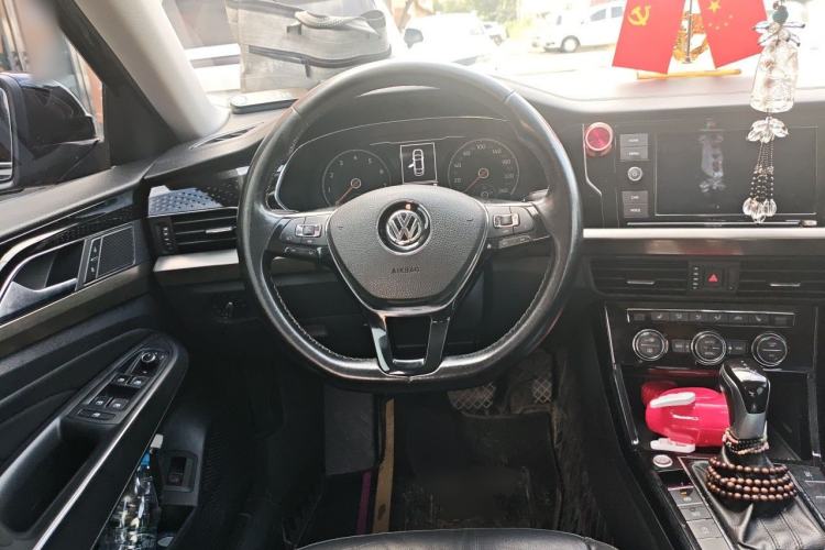 Used Volkswagen Passat 2019 330TSI Elite Edition China VI Steering Wheel