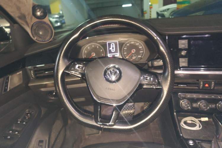 Used Volkswagen Passat 2019 330TSI Elite Edition China VI Steering Wheel