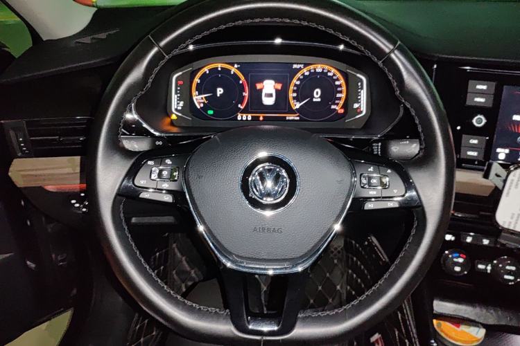 Used Volkswagen Passat 2019 330TSI Luxury Edition China VI Standard Steering Wheel