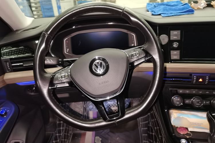 Used Volkswagen Passat 2019 330TSI Luxury Edition China VI Standard Steering Wheel