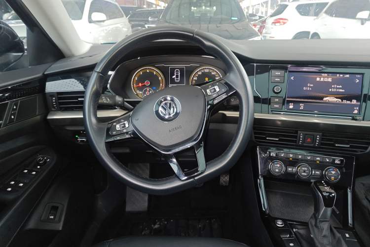 Used Volkswagen Passat 2019 330TSI Elite Edition China V Standard Steering Wheel