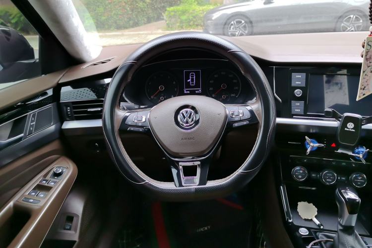 Used Volkswagen Passat 2019 330TSI Elite Edition China VI Steering Wheel