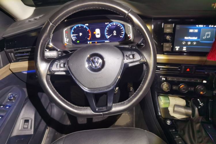 Used Volkswagen Passat 2019 330TSI Luxury Edition China VI Standard Steering Wheel