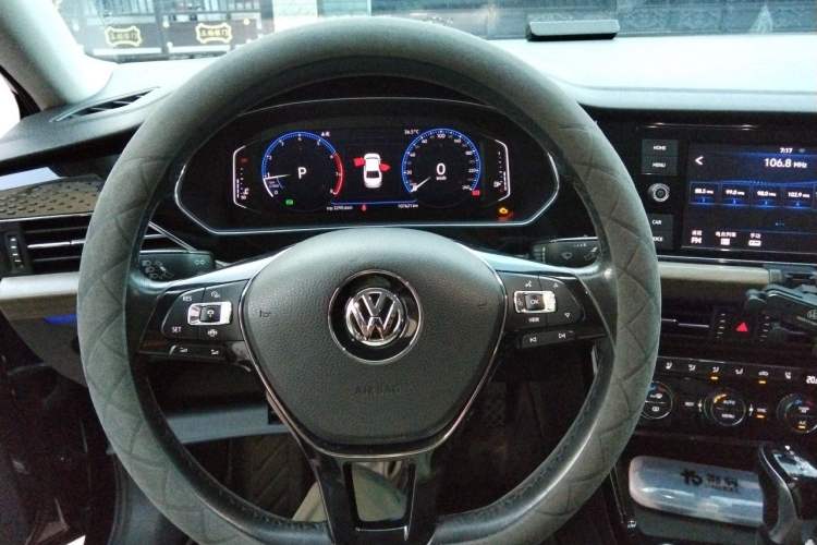 Used Volkswagen Passat 2019 330TSI Luxury Edition China VI Standard Steering Wheel