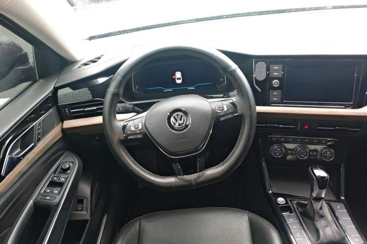 Used Volkswagen Passat 2019 330TSI Luxury Edition China VI Standard Steering Wheel