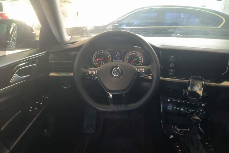 Used Volkswagen Passat 2019 330TSI Elite Edition China VI Steering Wheel