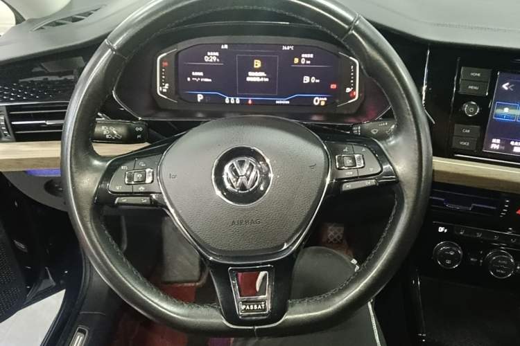 Used Volkswagen Passat 2019 330TSI Luxury Edition China VI Standard Steering Wheel