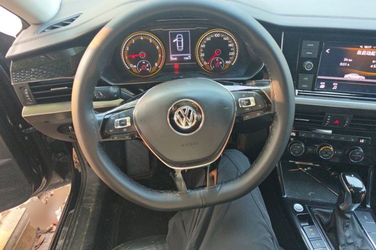 Used Volkswagen Passat 2019 330TSI Elite Edition China VI Steering Wheel