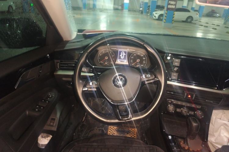 Used Volkswagen Passat 2019 330TSI Elite Edition China VI Steering Wheel