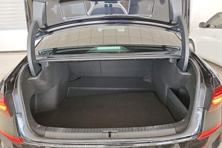 Used Volkswagen Passat 2019 330TSI Luxury Edition China VI Standard Trunk