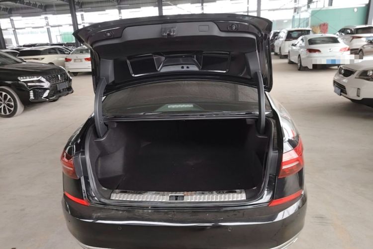 Used Volkswagen Passat 2019 330TSI Elite Edition China VI Trunk