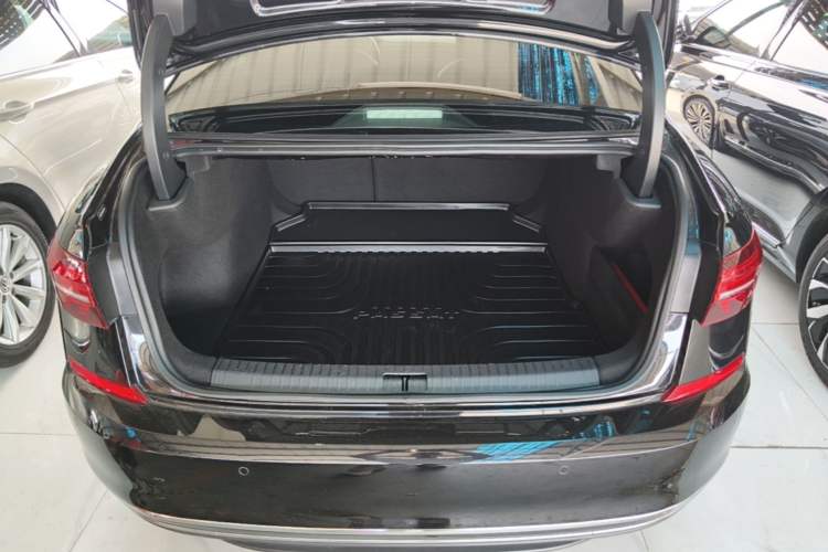 Used Volkswagen Passat 2019 330TSI Luxury Edition China VI Standard Trunk