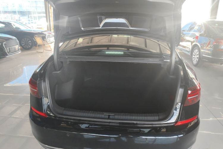 Used Volkswagen Passat 2019 330TSI Luxury Edition China VI Standard Trunk