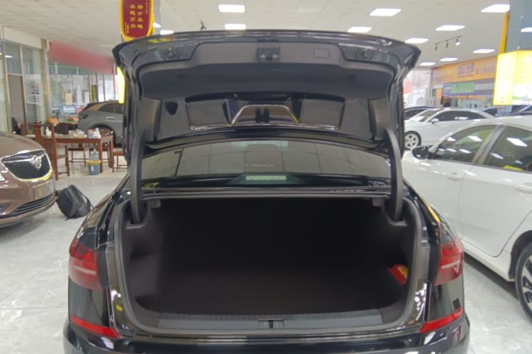 Used Volkswagen Passat 2019 330TSI Elite Edition China VI Trunk
