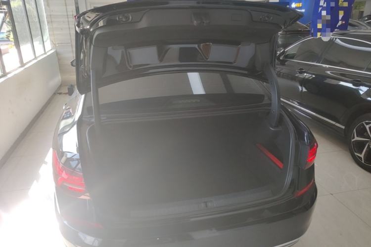 Used Volkswagen Passat 2019 330TSI Elite Edition China VI Trunk