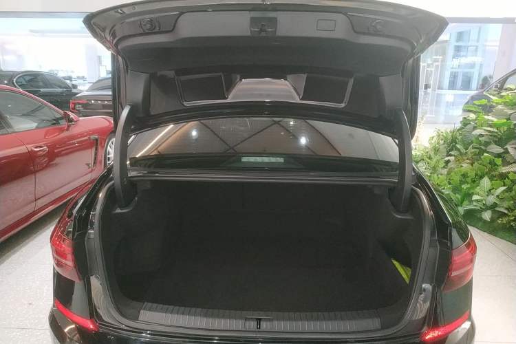 Used Volkswagen Passat 2019 330TSI Elite Edition China VI Trunk