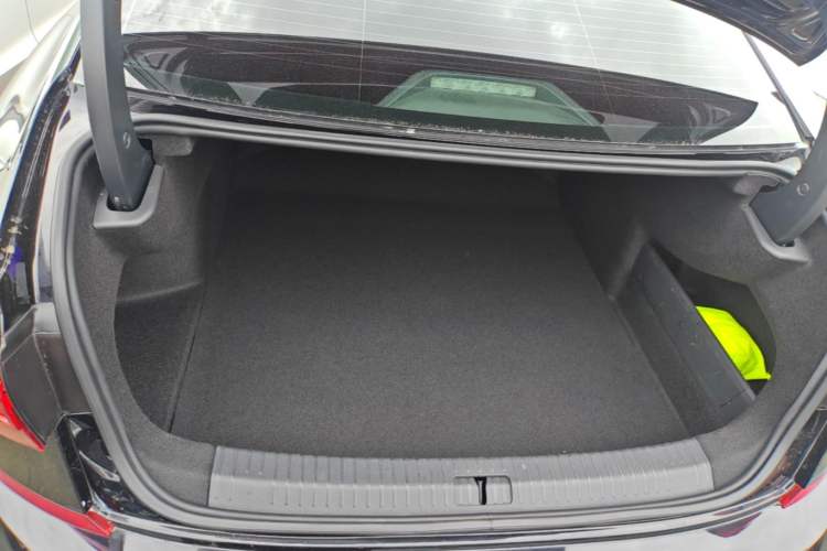 Used Volkswagen Passat 2019 330TSI Elite Edition China VI Trunk