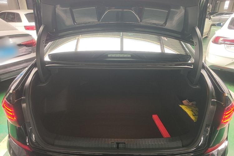 Used Volkswagen Passat 2019 330TSI Elite Edition China VI Trunk