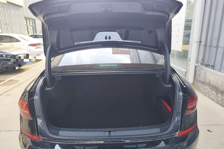 Used Volkswagen Passat 2019 330TSI Elite Edition China VI Trunk