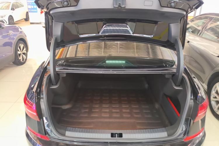 Used Volkswagen Passat 2019 330TSI Elite Edition China VI Trunk