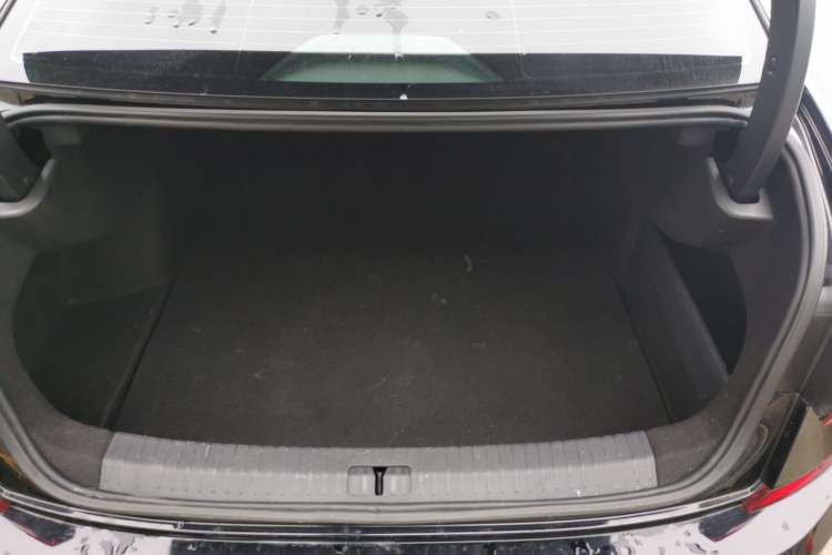 Used Volkswagen Passat 2019 280TSI Business Edition China VI Trunk