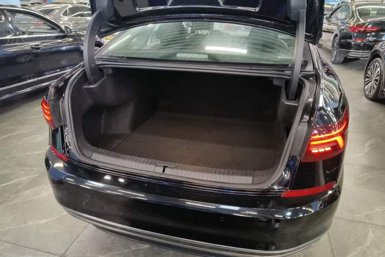 Used Volkswagen Passat 2019 330TSI Elite Edition China VI Trunk