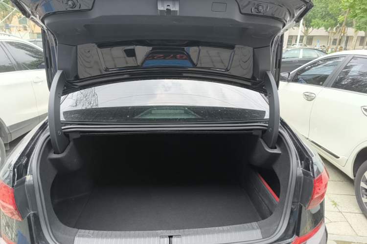 Used Volkswagen Passat 2019 330TSI Elite Edition China VI Trunk