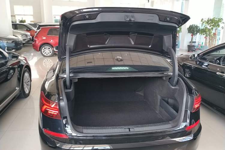 Used Volkswagen Passat 2019 330TSI Elite Edition China VI Trunk