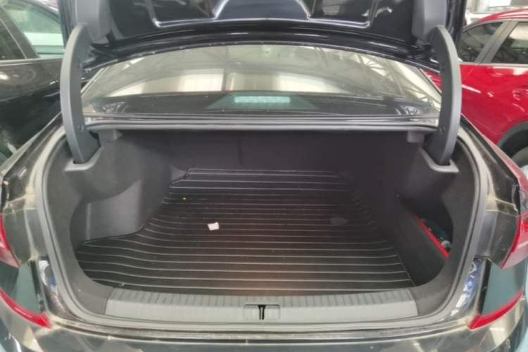 Used Volkswagen Passat 2019 280TSI Business Edition China VI Trunk